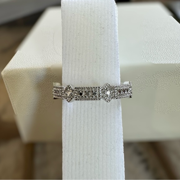 Genuine diamond and 925 silver dainty band ring size 6 - Picture 2 of 15